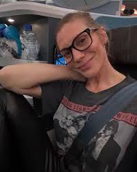 Homeward bound ❤️ I love to travel, but man oh man do I love being home  even more 😍 #travelingfool #home