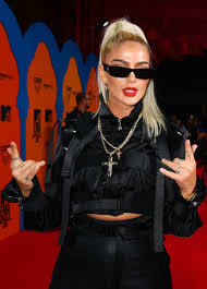 Use the top 2020 hashtags to get followers and likes on instagram. Loredana Beleidigt Fan Nach Selfie Wangenkuss Bigfm