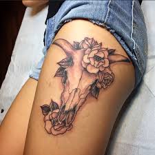 Inspired By Georgia O Keeffe This Skull Floral Tattoo Is Stunning Thestir Ca In 2020 Cow Skull Tattoos Bull Skull Tattoos Cowgirl Tattoos