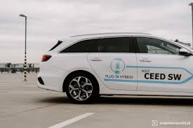 Pripomina mi to poradovník za žigulíka. Test Kia Ceed Sw Dalsi Efektivny Plug In Hybrid Zo Slovenska