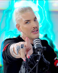 “EL PODER DEL PERFUME” 🤩 Nuevo capítulo con @Daniel René como invitado  especial 👏🎙️🔥 Hablamos de su vida y tropiezos. Sus perfumes y pasiones!  Míralo ahora en YOUTUBE ▶️ #DiariodeBelleza #podcast ...