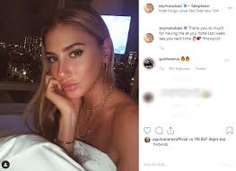 Subaşı, bu kez karnındaki bebeğiyle gelin olacak gibi gözüküyor. Seyma Subasi Nin Yatak Pozu Sevgilisi Guido Senia Yi Heyecanlandirdi Elmaelma