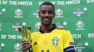Alexander isak (born 21 september 1999) is a swedish professional footballer who plays for eredivisie club willem ii on loan from bundesliga side borussia dortmund as a forward. Zkut4djgcawnym