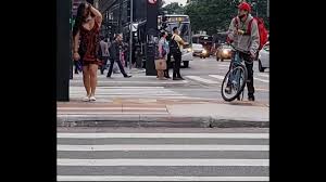 Tirou a calcinha na rua de frente do entregador Luana Kazaki exibicionista  - XNXX.COM