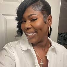 Dianna Mathews's Instagram, Twitter & Facebook