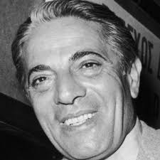 Onassis started afresh as an employee in the telephone exchange but with ambitions and dreams that surpassed the business tycoons of the world. Swashvillage Aristoteles Onassis Biografie