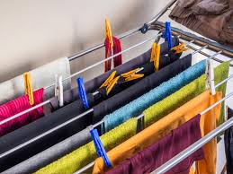 Cildi nemlendirmek ve ihtiyaç duyduğu besinleri sağlamak adına kozmetik ürünler kullanabileceğiniz gibi içeriğinden emin olduğunuz, evde kendi bu da jojoba yağını, her cilt türü için mükemmel bir nemlendirici doğal malzeme yapar. Evinizi Nemlendirmenin 6 Yolu 2021 Fikirleri