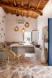 Une Maison Ancienne En Pierres A La Decoration Contemporaine A Formentera Planete Deco A Hom Deco Maison Ancienne Amenagement Maison Decoration Contemporaine