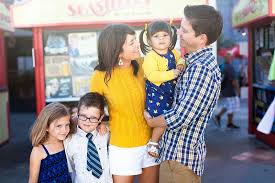 Access a collection of unique, undiscovered locations and make your production a meaningful one. Seven Tips For Dressing For Holiday Pictures Family Photo Sessions Family Portraits Holiday Pictures