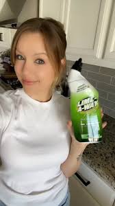 Watch the ✨magic✨ happen! 🤩  #limeaway#cleaning#lifehack#hack#baking#foodcoloring#baking #stainsremoval