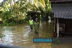 Hujan lebat sejak awal petang semalam yang bertembung dengan air pasang dikesan sebagai antara punca mengakibatkan banjir buruk di pulau. Bernama 195 Mangsa Banjir Di Pulau Pinang Dipindahkan