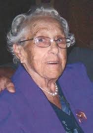 Elsie Carter's Instagram, Twitter & Facebook