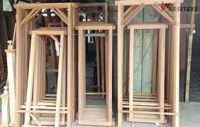 Kusen adalah bingkai balok kayu yang berfungsi untuk penempatan pintu, jendela, kaca dan tralis tetap ke dinding konstruksi bangunan, selain fungsi bentuk kusen dan variasi menambahkan keindahan atau estetika bangunan. 5 Ukuran Kusen Pintu Utama Kamar Mandi Dan Kamar Tidur