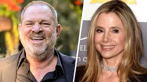 Ende februar 2020 wurde der filmproduzent wegen sexualdelikten schuldig gesprochen und zu. Mira Sorvino Sie Nennt Harvey Weinstein Ein Raubtier Stern De