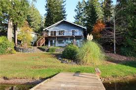 240 E Lakeshore Dr, Allyn, WA 98524