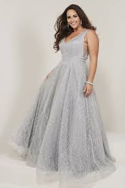16373 With Images Plus Size Evening Gown Plus Size Prom Dresses Silver Prom Dress