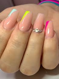 Las uñas acrilicas son bastante reconocidas en el mercado ya que se adaptan muy bien a la uñas y pueden durar bastante tiempo. Unas Acrilicas De Colores Unas Acrilicas De Colores Unas Unas Acrilicas