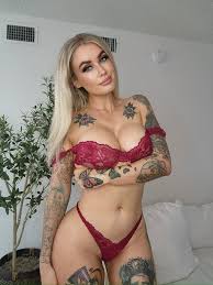 Laura Lux 🦖🪐 on X: t.coNfGYuh6VpJ 😏 t.couRj65rn7AJ   X