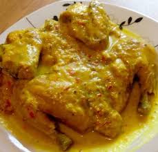 Keunikannya terletak pada ayam yang dibakar di atas bara api hingga setengah matang, baru kemudian dimasak dengan aneka bumbu dan santan. Resep Ayam Lodho Tulungagung Masakan Mama Mudah