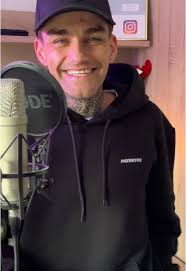 Roger Suazo's Instagram, Twitter & Facebook