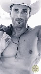 Lia Houstoun is our cover for the week ! Thank you Lia ! Great set of  photos. I love this !