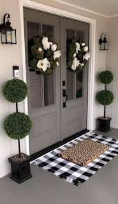 Farmhouse style is characterized by warm colors and natural materials. 76 Gorgeous Farmhouse Front Porch Decor Ideas 32 Fieltro Net Farmhouse Front Porches Farm House Living Room Front Porch Decorating