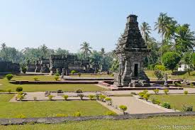 Blitar is a city in east java, indonesia, about 73 km from malang and 167 km from surabaya. Ost Java Die Schonsten Tempel In Blitar Und Malang Swiss Nomads