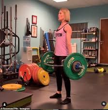A legal guardian discovers that her seemingly perfect client is not who they appear to be. Rosamund Pike Deadlifts 100 While Preparing For A New Movie I Care A Lot In Throwback Video Eminetra Co Uk