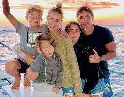 Kariyerine 1996 gino televizyon dizisinde rollo rolüyle. Sebastian Estevanez Con Ivanna Nos Amamos Nos Elegimos Cada Dia Es Magico Lo Que Nos Pasa Revista Paparazzi