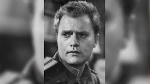 La dramática historia de Vic Morrow, el actor de Hollywood que murió  decapitado en pleno rodaje de Twilight Zone