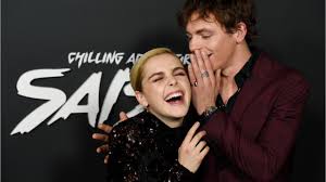 Salem The Cat Walks Red Carpet At The Chilling Adventures Of Sabrina Premiere Youtube