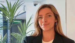 Anna Socias's Instagram, Twitter & Facebook