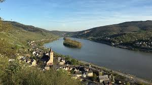Train station at the line: Lorch Rheingau