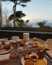 Petit Dejeuner Avec Vue Imprenable Sur La Mer Breakfast With A View Breakfast Seaview Petitdejeuneravecvue Hot Petit Dejeuner Fait Maison Hotel De Charme