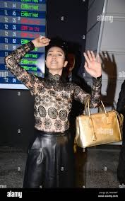 Chinese actress Gong Li waves after arriving at the Taoyuan International  Airport for the 51st Taipei Golden Horse Film Festival in Taipei, Taiwan,  20 Stock Photo - Alamy
