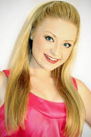 Courtney Buck's Instagram, Twitter & Facebook