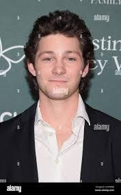 Jordan Garfield's Instagram, Twitter & Facebook