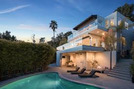 Photo 1 Of 12 In Harry Styles Lists His Luxe Los Angeles Villa For Los Angeles Homes Hollywood Hills Homes Harry Styles House