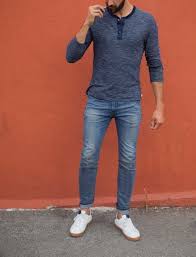 40 Amazing Casual Outfits With White Sneakers For Handsome Man White Sneakers Outfit Jeans Outfit Men Blue Jeans Outfit Men