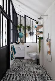 Souvent associées aux surfaces brillantes, dans les salles de bains salle de bains luxueuse et noire aux accents blancs. Salle De Bains Blanche 10 Idees Deco Pour Lui Donner Du Style Cote Maison