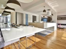 Maison Renovation Luxe Cuisine Lago Table Verre Blanc Laque Parquet Corian Agence Avous Interieur Maison Architecte Interieur Table De Cuisine Moderne