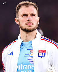 Brazilian goalkeeper Lucas Perri has successfully completed his medical  with Leeds United, with a four-year contract agreed upon. According to  L'Équipe, the move to Elland Road is now finalized, marking the club's