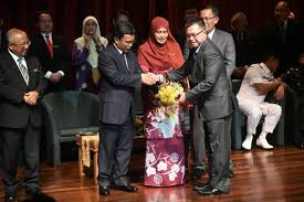 Persatuan minta kerajaan timbang duit raya pada peneroka via peraktoday.com.my. Bonus Raya Rm500 Untuk Penjawat Awam Sabah Ketua Menteri Sabah Post