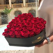 The boxes are heavy, not only to protect the flowers from being crushed, but because paper is a very good insulator. Real Long Lasting Roses Heart Shaped Box Lifetime Is Over 1 Year Red Roses Luxury Flowers Flower Box Gift