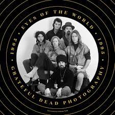 As with most books of this ilk, it relied far more on pictures than text to tell the story. Eyes Of The World Grateful Dead Photography 1965 1995 Blakesberg Jay Baron Josh Nash Graham 9780996536998 Amazon Com Books
