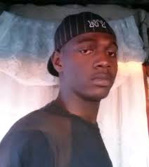 Timoun 2000 kap fè sosyal.