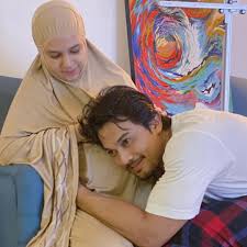 Menanti detik bersalin, Saharul usap2 perut isteri dengan alunan zikir