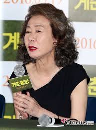 윤여정 선배님이 담배를 끄고는 '어머 쟤 좀 봐' 이러더라고 덧붙여 눈길을 끌었다. ê³„ì¶˜í• ë§ ìœ¤ì—¬ì • ê¹€ê³ ì€ê³¼ì˜ ë§žë‹´ë°° ìž¥ë©´ ì²œê²½ìž ì„ ìƒë‹˜ ë– ì˜¬ë ¸ë‹¤ ì „ìžì‹ ë¬¸