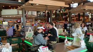 Florida Grocery Store Captures Country S Divide Over Wearing Masks