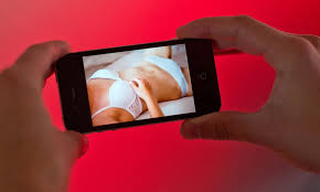 Fast die Hälfte aller Kinder und Jugendlichen hat schon einen Porno gesehen